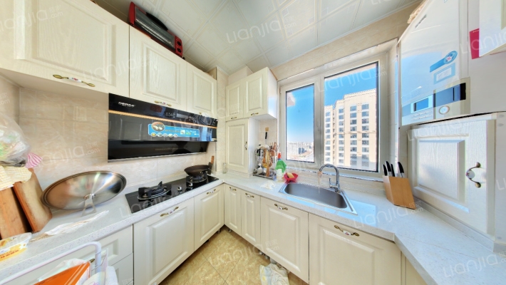 边户三居 明厨明卫 精装 拎包入住 中高楼层-厨房