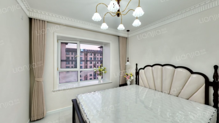 此房是中高楼层采光视野都很好 ，精装修一天没住-卧室A