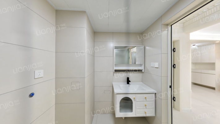 此房是中高楼层采光视野都很好 ，精装修一天没住-卫生间