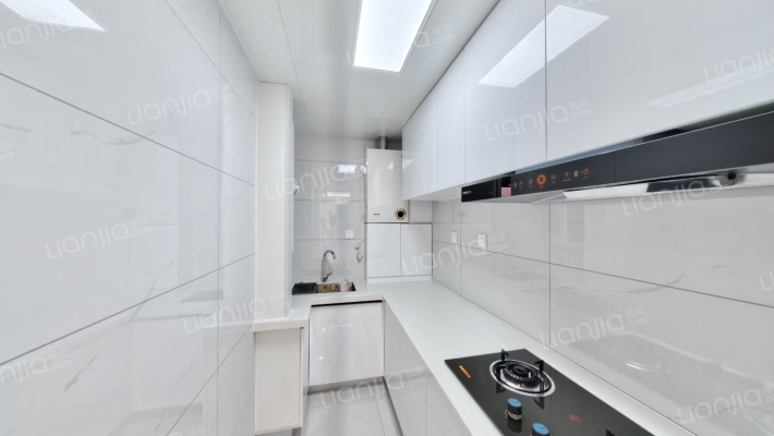 此房是中高楼层采光视野都很好 ，精装修一天没住-厨房