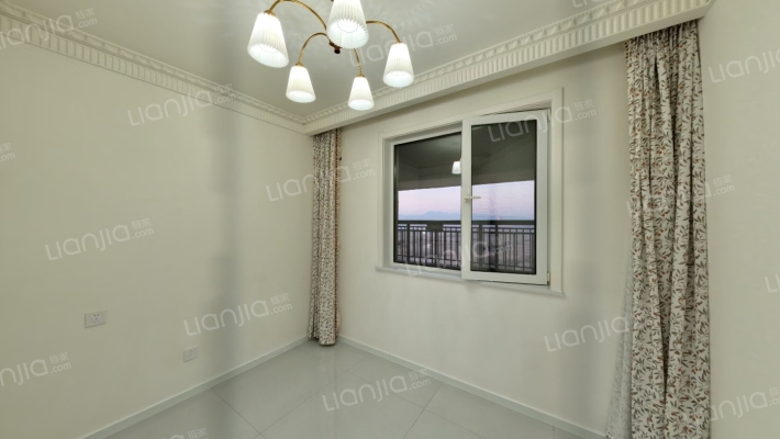 此房是中高楼层采光视野都很好 ，精装修一天没住-卧室B