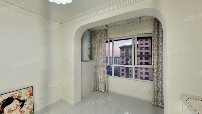 此房是中高楼层采光视野都很好 ，精装修一天没住-书房