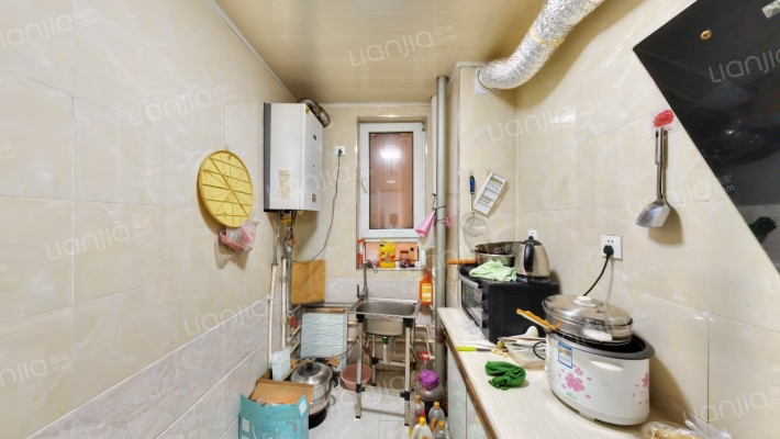 属于市区的位置，民水民电，精装修，拎包入住-厨房