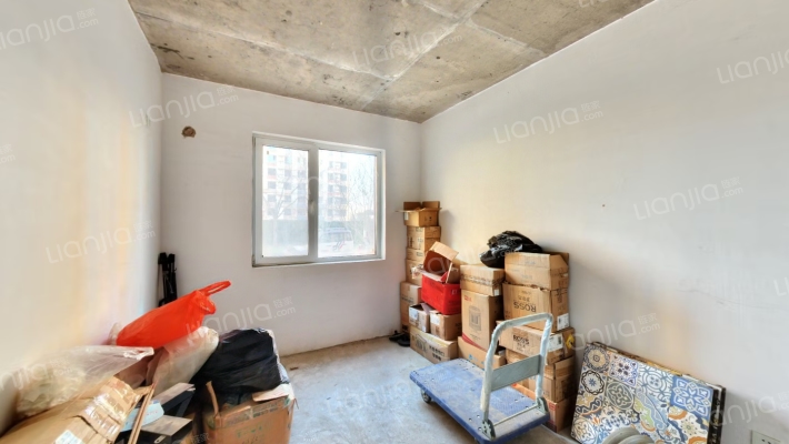 一层下跃带花园下沉式院子地下室-卧室A