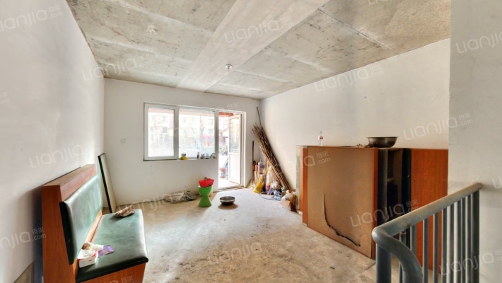 一层下跃带花园下沉式院子地下室-客厅