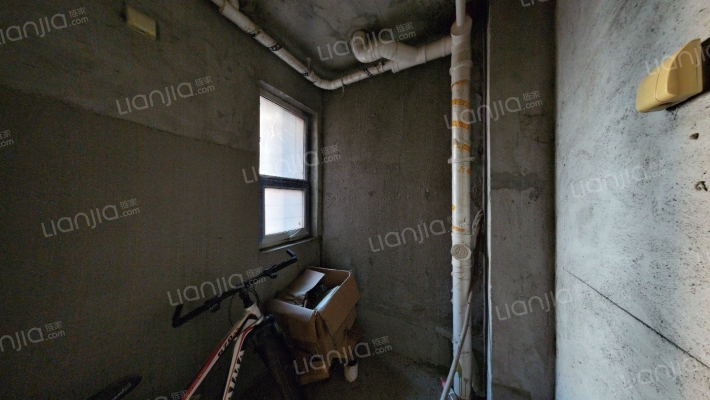 一层下跃带花园下沉式院子地下室-卫生间