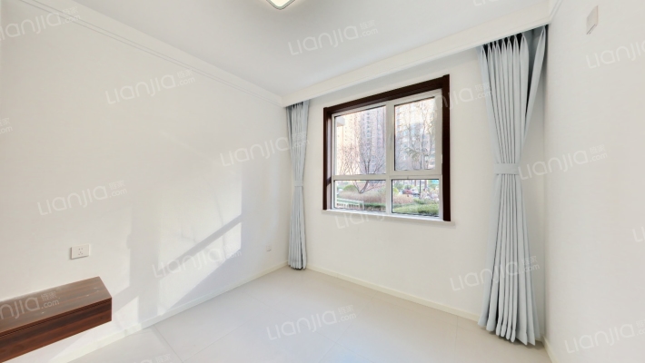 牛津花园 小区中间 位置三居  带小院 无遮挡-卧室A