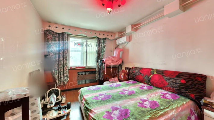 此房板楼，中间楼层，房本满二。-卧室B