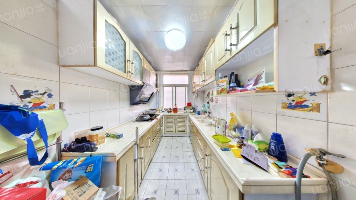 此房板楼，中间楼层，房本满二。-厨房