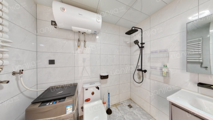 高铁新干线南北通透三居，楼层好，位置好-卫生间