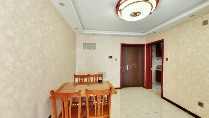 御景园精装修未住两居室，中间楼层，房本满二-餐厅