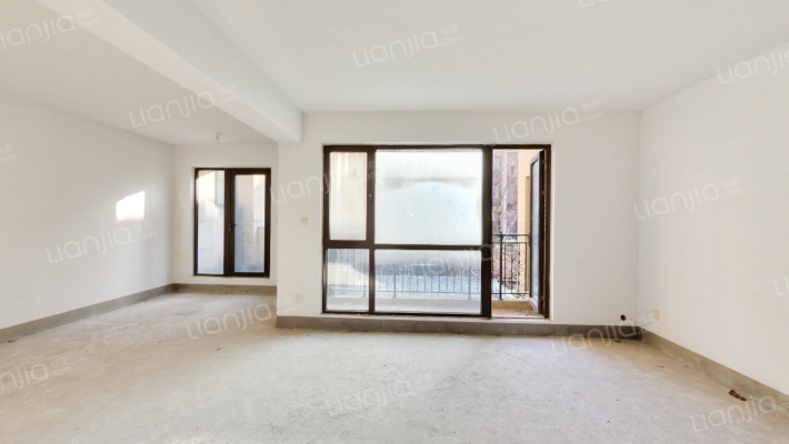 南北通透 双露台 满五 看房方便 不临街-客厅