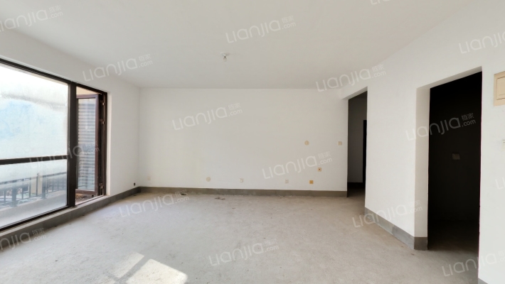 南北通透 双露台 满五 看房方便 不临街-客厅