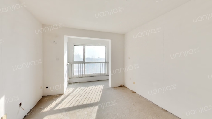 户型方正，毛坯，全天采光，交通便利-客厅