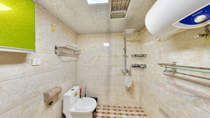 朝南的两居，中档装修，采光好，视野无遮挡-卫生间