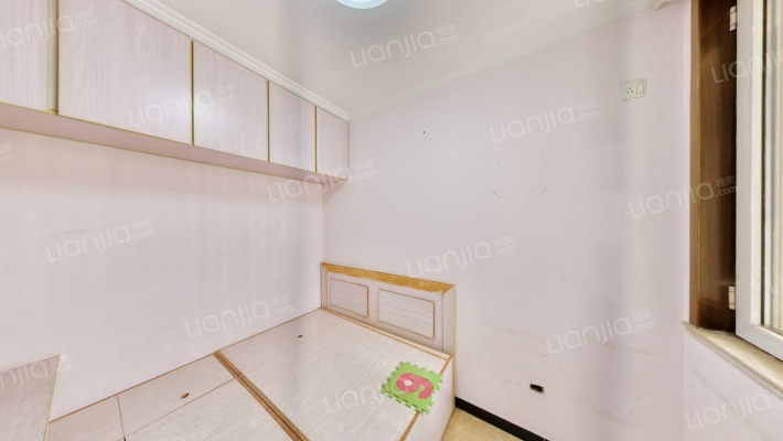 朝南的两居，中档装修，采光好，视野无遮挡-卧室A