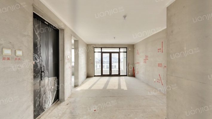 园林洋房社区 南北通透三居双卫 毛坯 看房方便-客厅