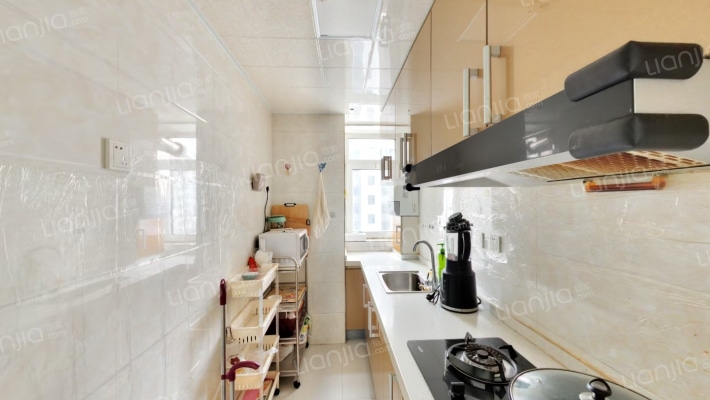 钻石东边两居室，中间好楼层，采光好-厨房