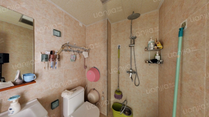 钻石东边两居室，中间好楼层，采光好-卫生间