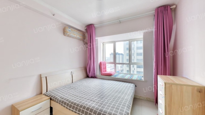 钻石东边两居室，中间好楼层，采光好-卧室