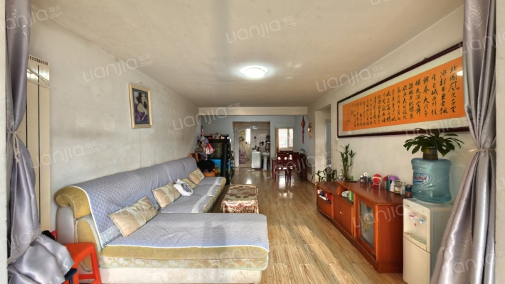 中高楼层，格局合理有装修拎包入住，-客厅