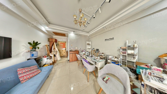 房子户型方正    位置交通便利-卧室