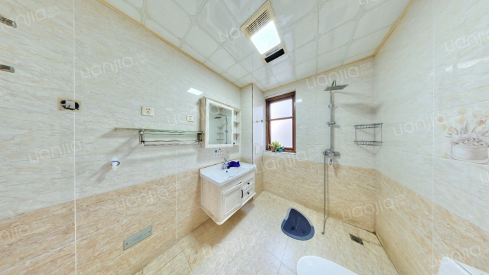 高铁新干线 3室2厅 南 北-卫生间B