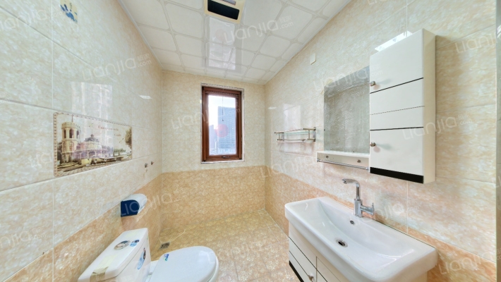 高铁新干线 3室2厅 南 北-卫生间A