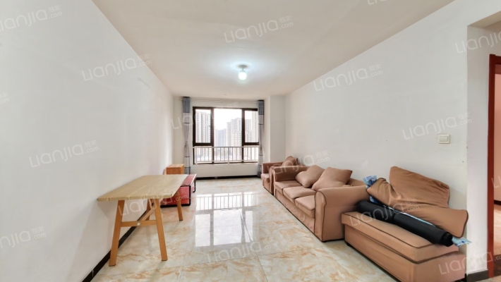 满二，南北通透，中高楼层，采光充足-客厅