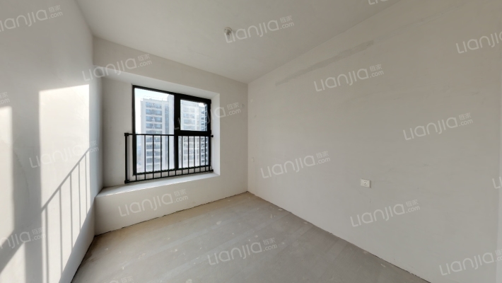 华远二期的四叶草户型，南北三通透，双明卫-卧室C