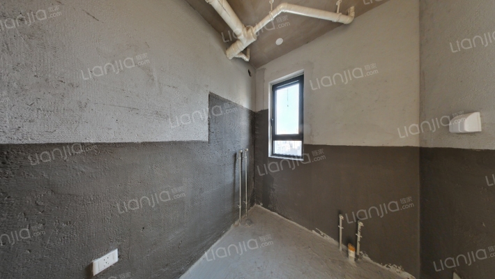 华远二期的四叶草户型，南北三通透，双明卫-卫生间B