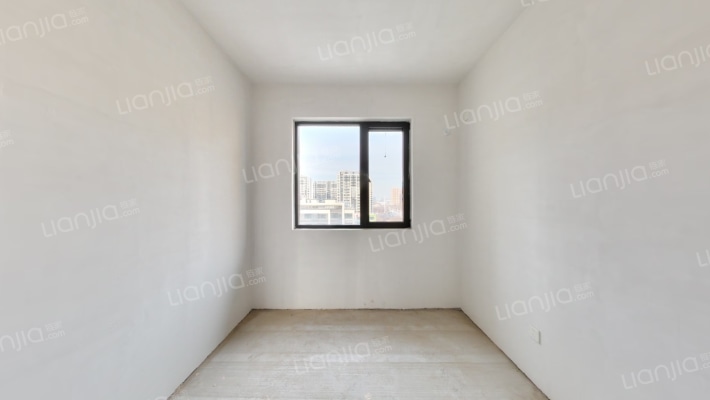 诚意出售毛坯四叶草户型。双明卫，中间好楼层，-餐厅