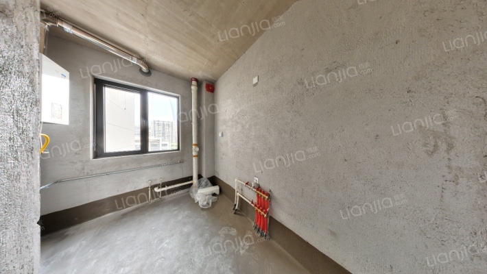 诚意出售毛坯四叶草户型。双明卫，中间好楼层，-厨房