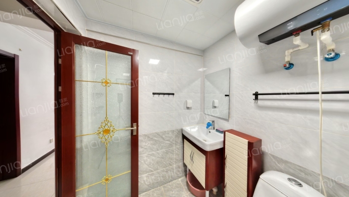 带装修拎包入住，户型方正，房本满五，正规一居-卫生间