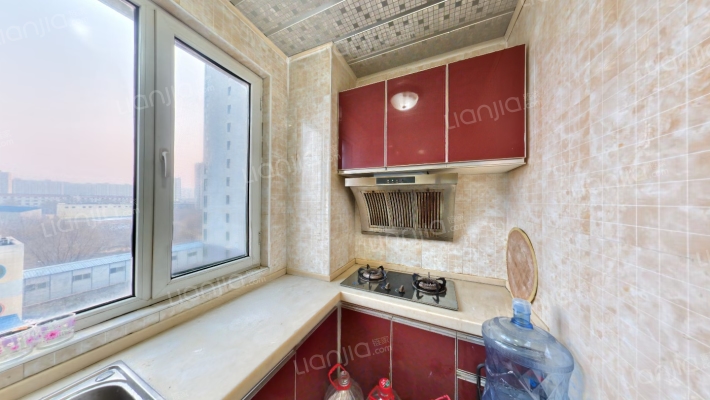 带装修拎包入住，户型方正，房本满五，正规一居-厨房