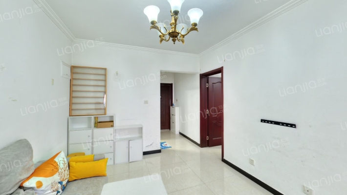 带装修拎包入住，户型方正，房本满五，正规一居-客厅