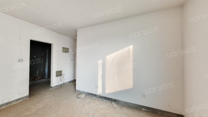 华阳路全阳两居80平45万满五唯一税费低-客厅