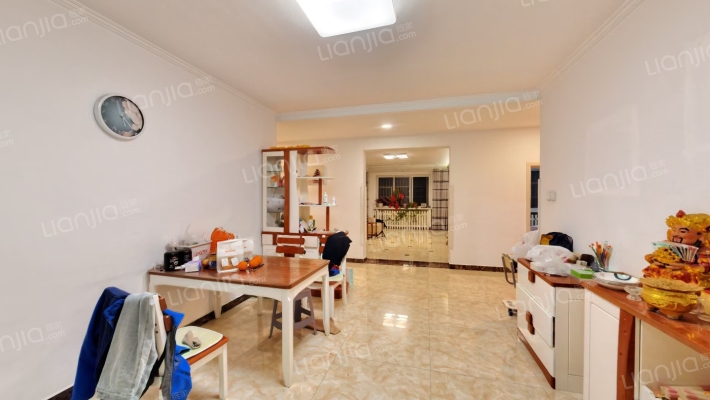 范阳路单位房大平层中间楼层业主急售-餐厅