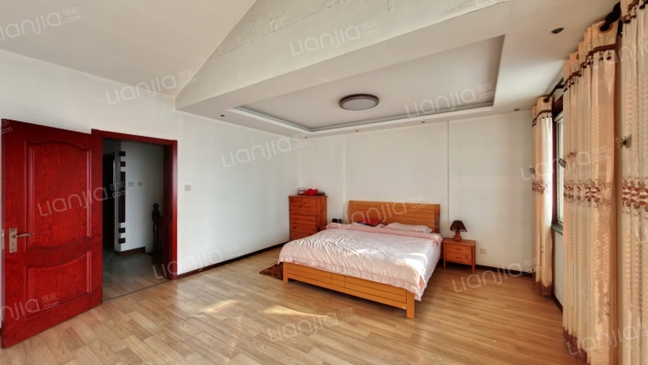 纯别墅区上叠，集中供暖，自住装修，满二，得房率高-卧室D