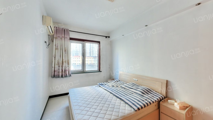 纯别墅区上叠，集中供暖，自住装修，满二，得房率高-卧室A