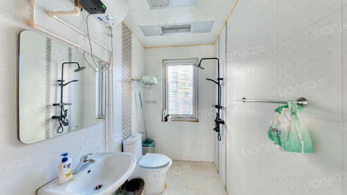 纯别墅区上叠，集中供暖，自住装修，满二，得房率高-卫生间A