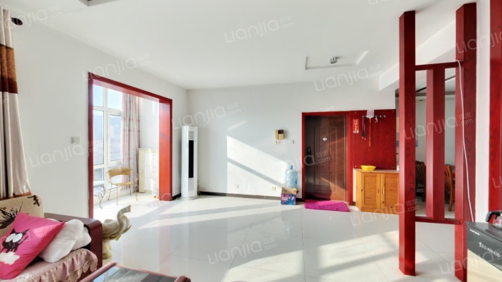 纯别墅区上叠，集中供暖，自住装修，满二，得房率高-客厅