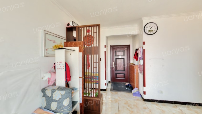 此房满二，自住装修，采光好视野好。看房方便-客厅