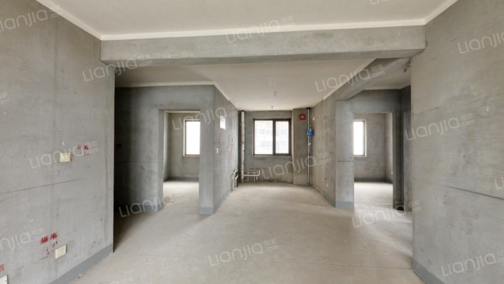 华阳东路 保利物业 南北通透 集中供暖 天伦湾三居出售-客厅