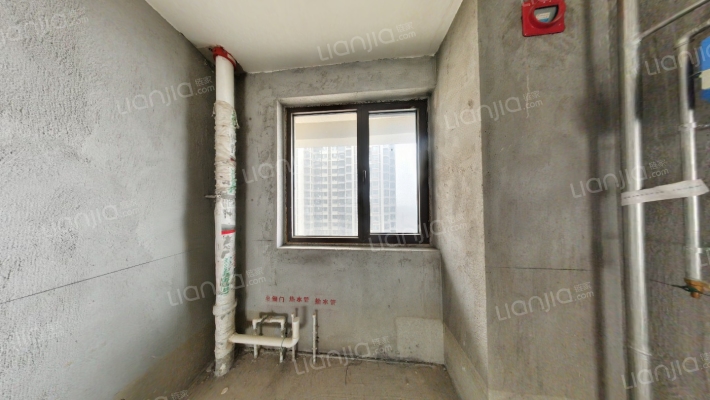 华阳东路 保利物业 南北通透 集中供暖 天伦湾三居出售-厨房