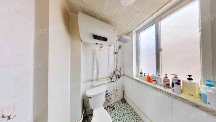 此房满此房满五年， 南北通透三室二厅，板楼公摊小-卫生间B