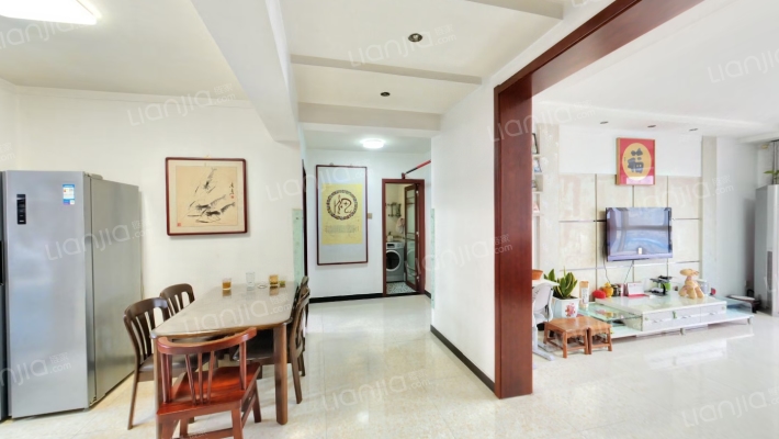 此房满此房满五年， 南北通透三室二厅，板楼公摊小-餐厅