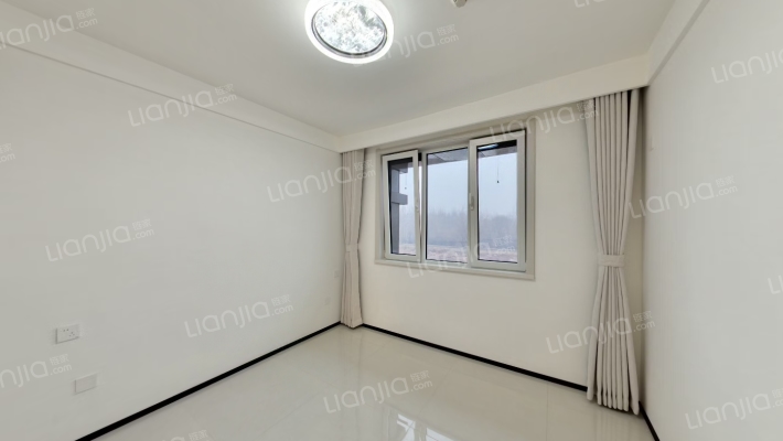 本房子在德信公园北侧 精装修大三居-卧室B