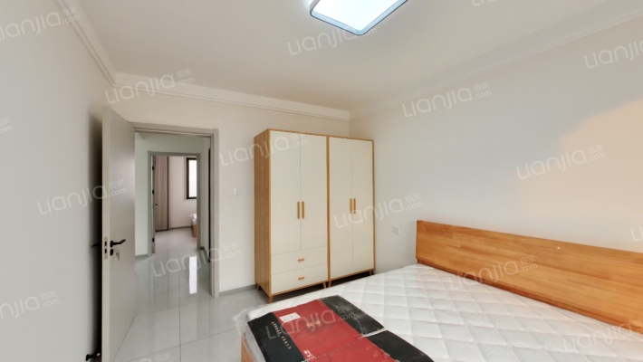 高铁新干线南北通透的户型， 中高楼层 主卧客厅朝南-卧室A