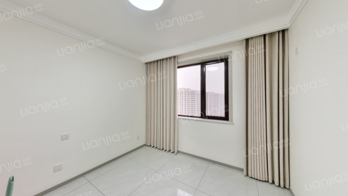 高铁新干线南北通透的户型， 中高楼层 主卧客厅朝南-卧室C